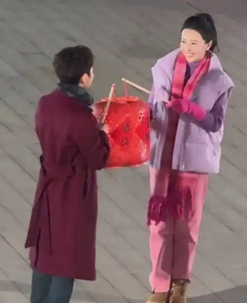 央视新面孔张舒越重新被重用,搭档湖南台门面何炅录制晚会_观众_工作