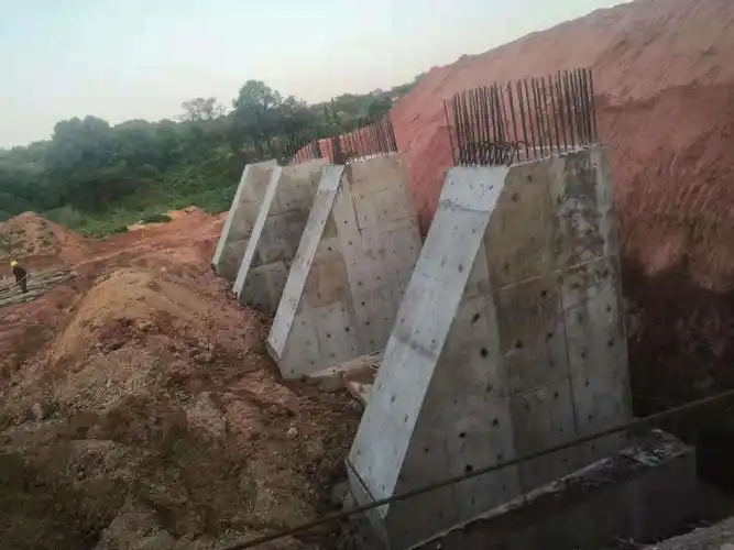 2.0#桥台肋板混凝土浇筑完成.