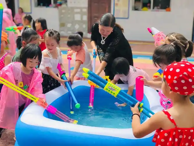 清凉一夏--南城幼儿园大班玩水活动