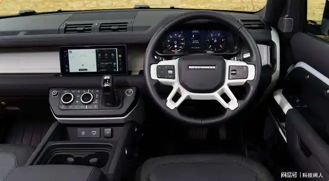 全新路虎卫士90(land rover defender 90)登陆上海车展:短轴捷豹|内饰
