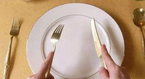 西餐刀叉摆放的含义