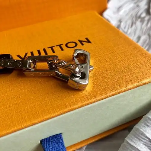 lv路易威登品三色竹节淬火手链链式的经典感来自精