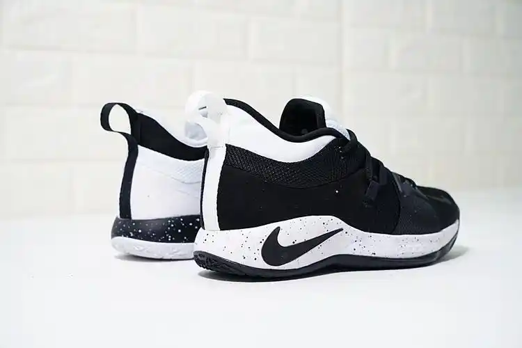 nike pg 2 保罗·乔治签名战靴 黑白鸳鸯配色