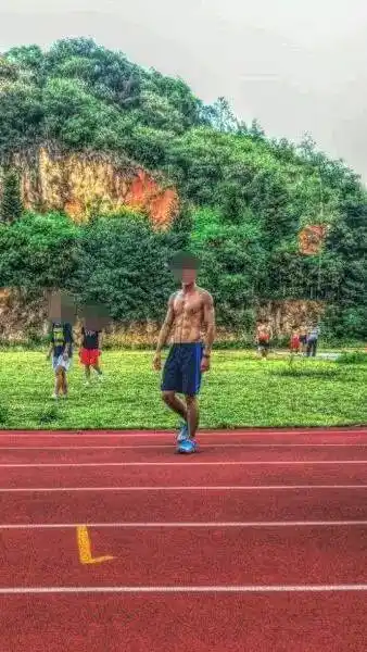 出汗的季节就该狂秀腹肌!