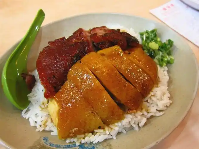 叉烧油鸡饭 - yat lok restaurants photo in central hong kong