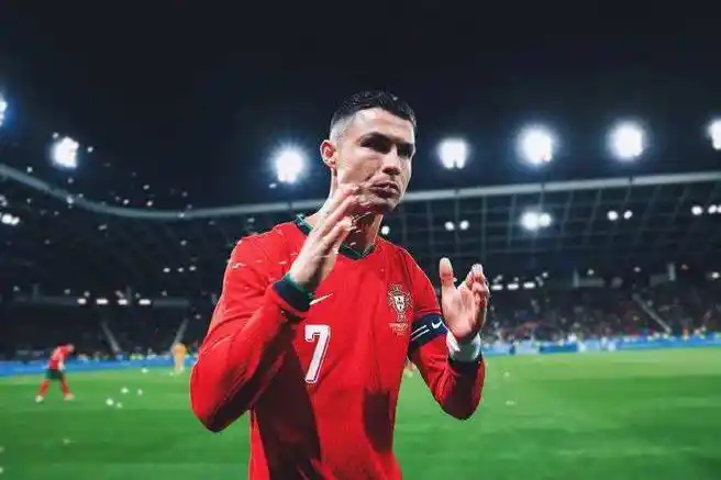 c罗,足球领域的传奇之路!