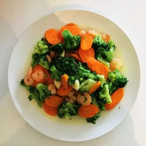 胡萝卜西兰花炒虾仁