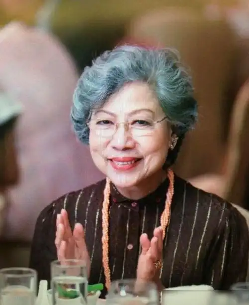 据说罗兰是中国香港的著名演员,逐步在1960年开始演出.