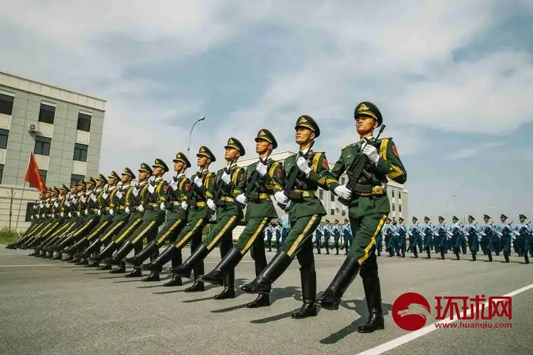 走进阅兵集训点:朝阳民兵,神秘装备,久违的缝纫机