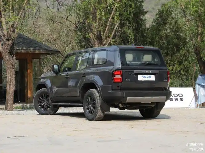 丰田普拉多的力量与美学,硬汉越野新选择