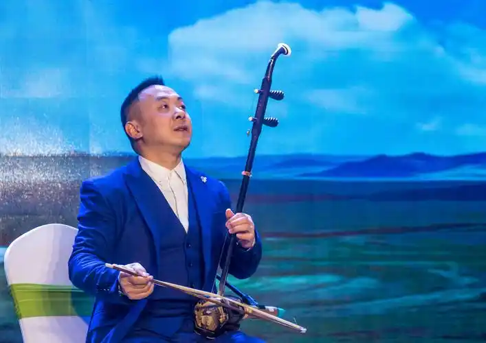 二胡独奏(表演者:李彬).