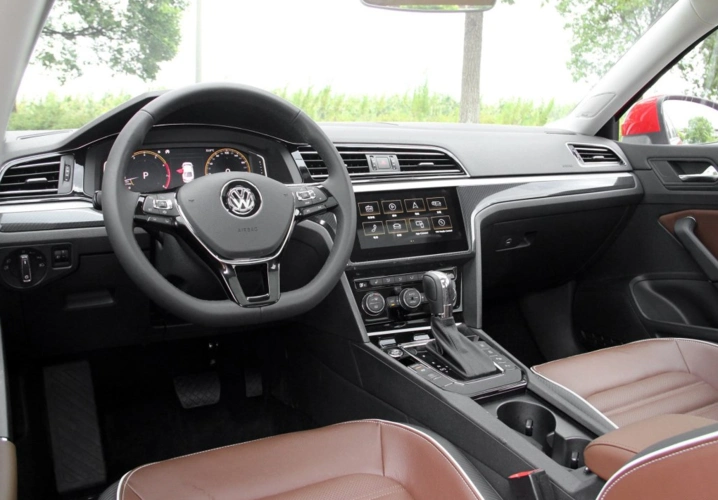 2019款凌渡内饰中控图片