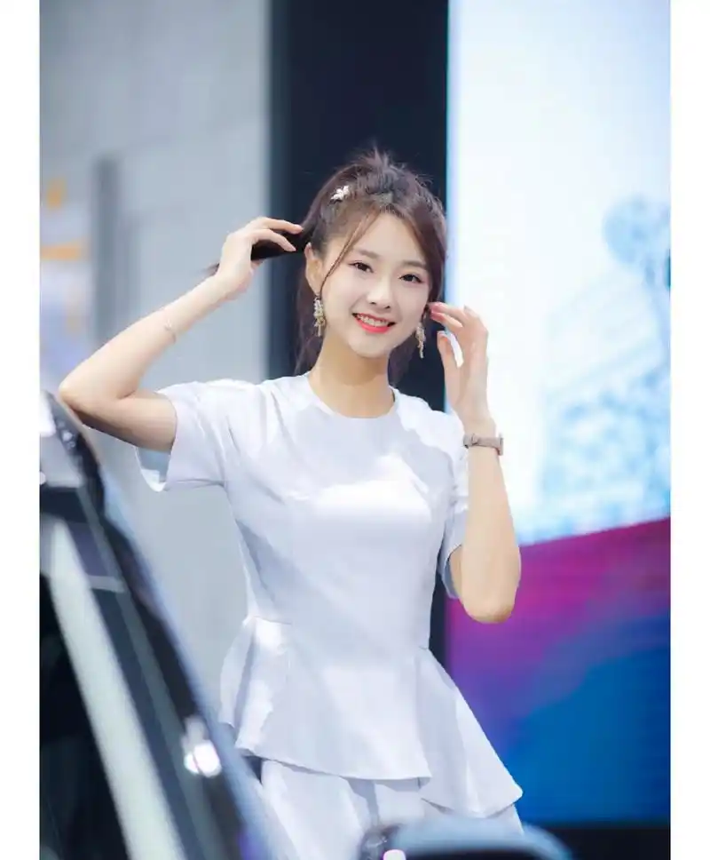 中国最美的车模—苏宁