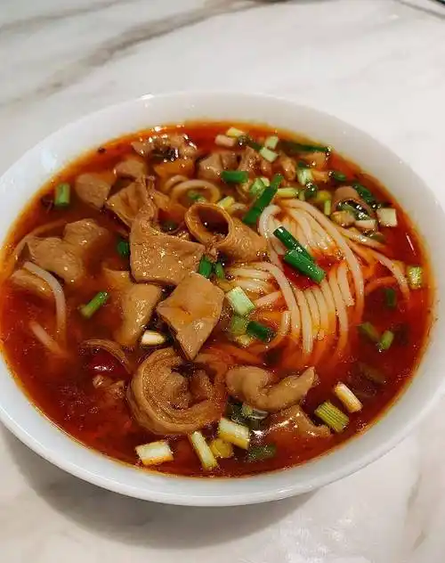 简单的方法,做出红烧肥肠,可以随时饱口福_汤勺_米粉_时间