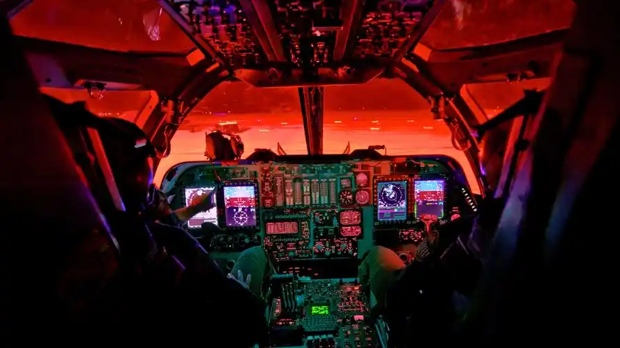 高清飞机驾驶舱图片桌面壁纸
