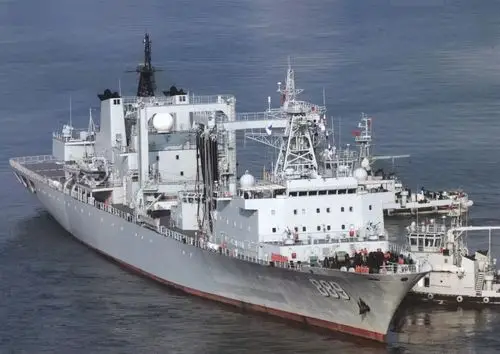 滑动查看下一张图片 >>通过对40年海军补给舰发展经验的积累与未来