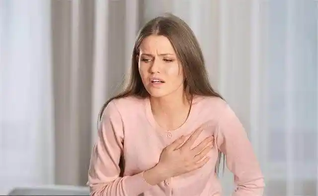 女性是冠心病等心脏病的高发人群,出现心慌,心悸,胸部刺痛等症状,就要