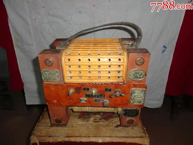 7.80年代金鼎牌红木厚重铜芯电焊机