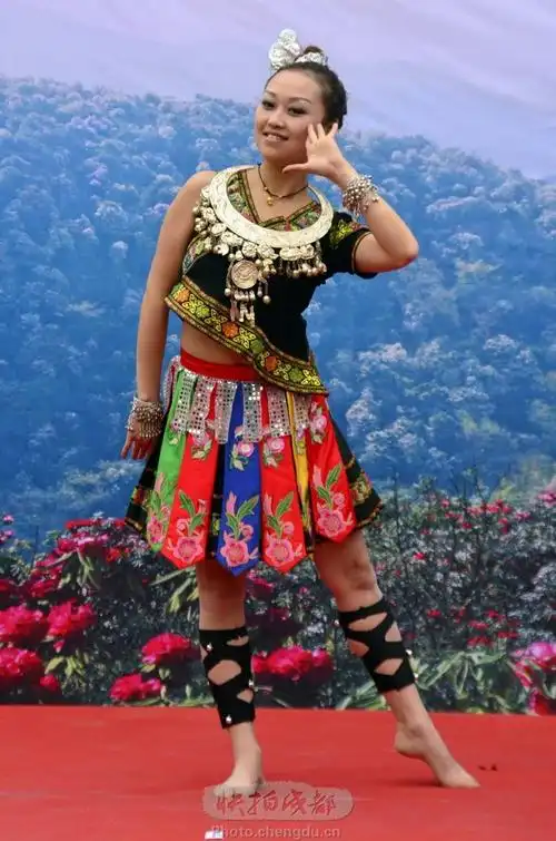 苗族舞结尾造型