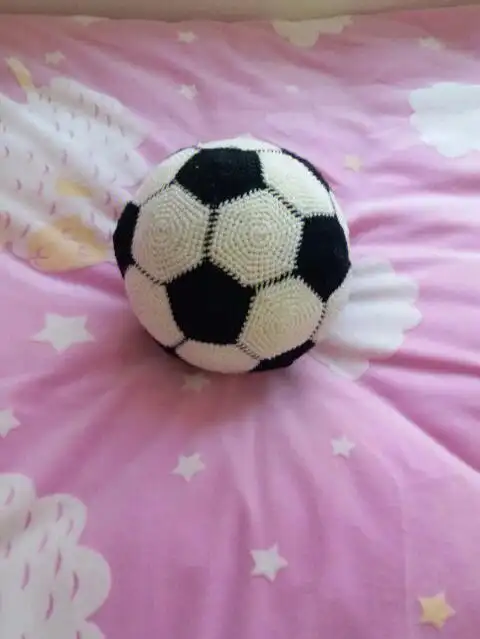 給球球钩的足球7115,喜欢的姐妹自己钩起来吧!