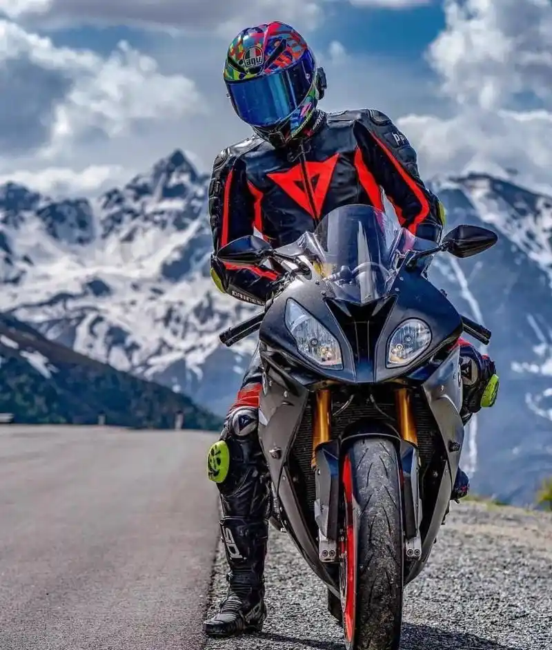 还在追求开什么车更有气质其实男人骑上摩托车就会变帅