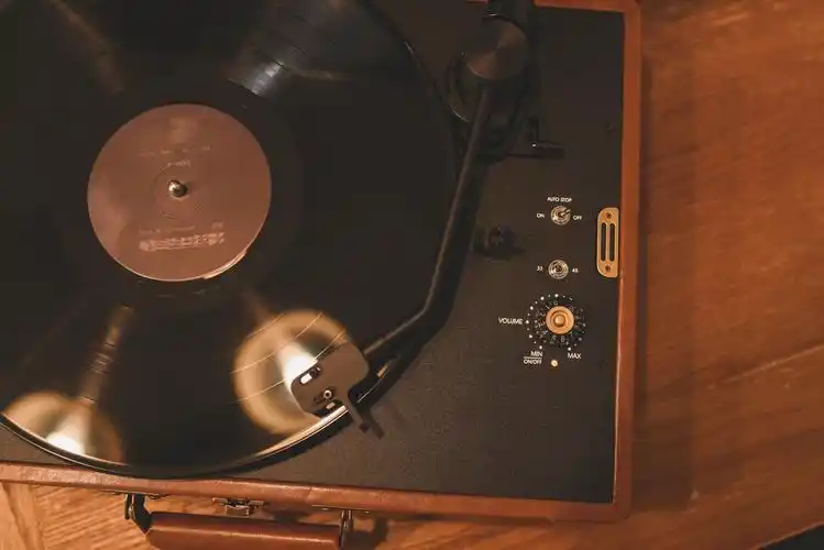 原创毫无门槛亦不失乐趣巫1900黑胶唱机重塑声音原味经典