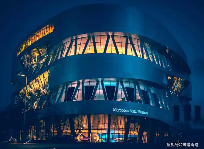 另外两处比较有名的地方,当然是奔驰和保时捷的总部.