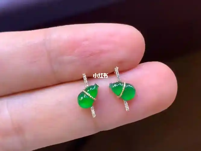 18k冰阳绿葫芦耳钉