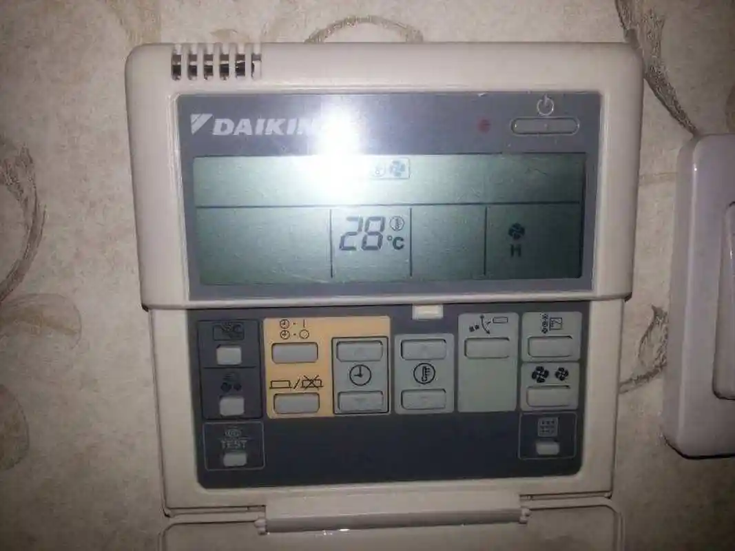 大金中央空调面板显示u4故障代码的解决方法 深圳大金空调维修中心小