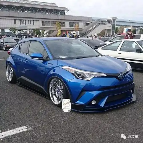 丰田c-hr改装中出排气,帅气的轮毂是姿态玩家的毒物! - 英客