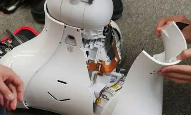 日本仿真美女机器人内部结构竟是这样网友受到一万点伤害