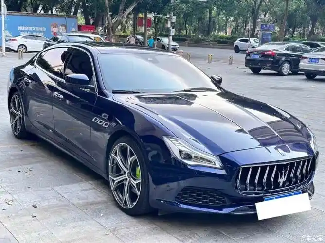 22年玛莎拉蒂总裁本地一手车原版原漆21寸轮毂红内