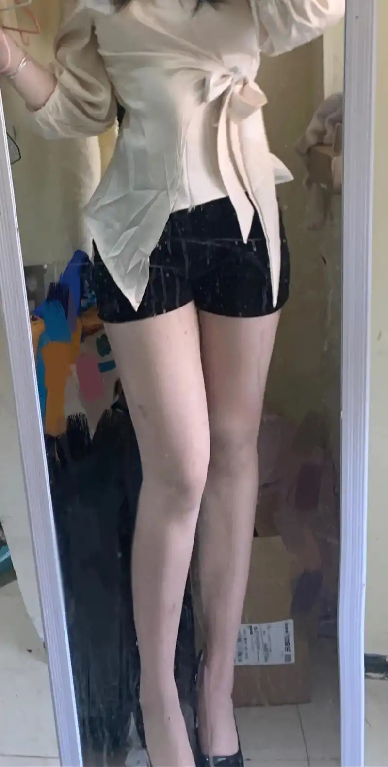 女人有很多种,今天我是痴情种#腿照 #对镜照 #微胖女生 - 抖音