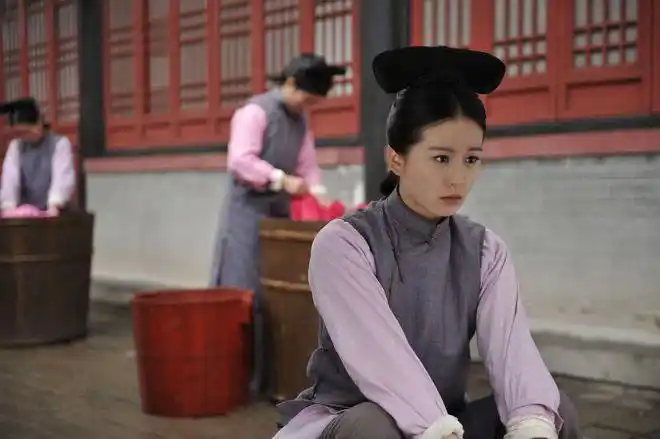 若曦知道去了浣衣局,与玉檀相见几乎没有机会.万般牵挂,千般叮嘱.