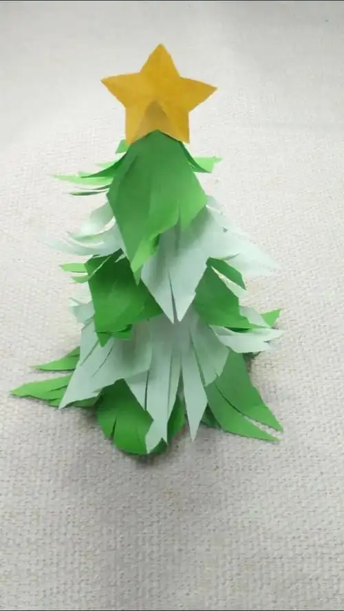 亲子手工:彩纸圣诞树