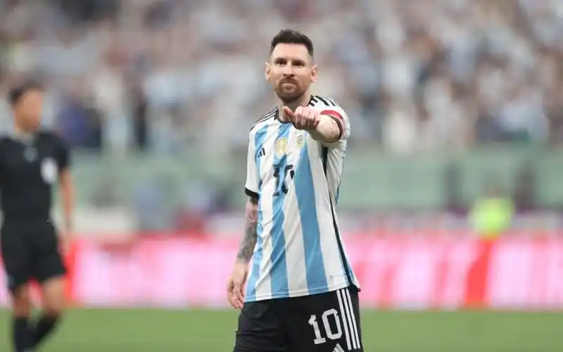 36℃的北京给了梅西百分百的热爱_腾讯新闻