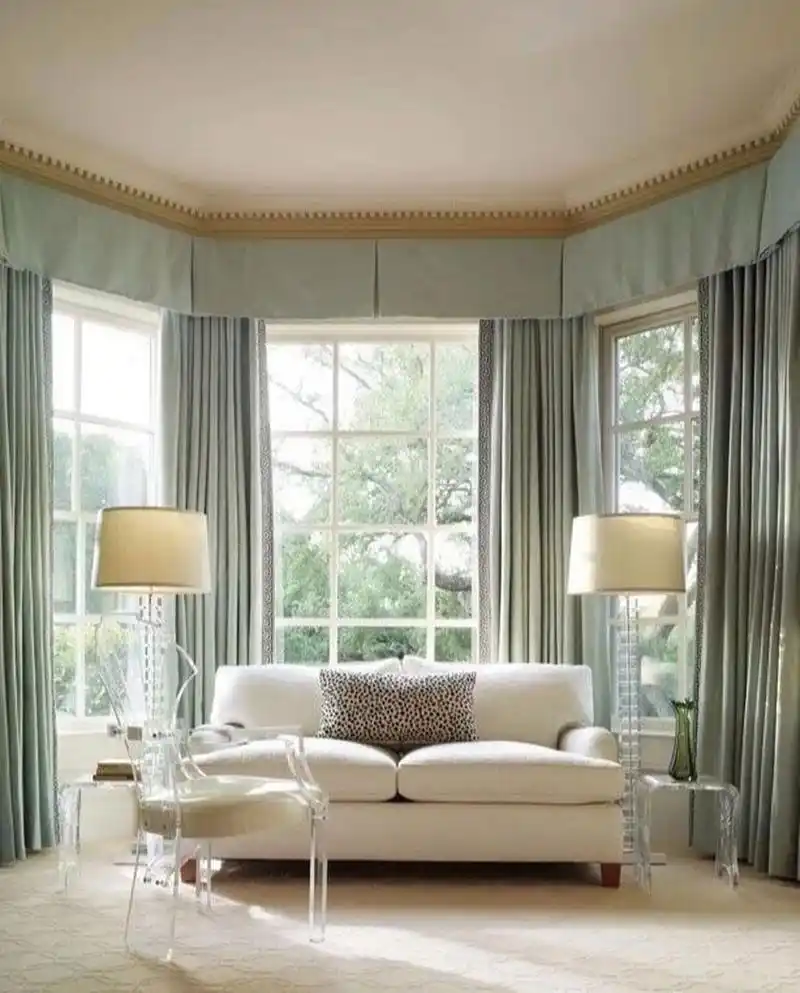 异形窗户的窗帘设计——八角窗 八角窗——三面都是窗,比较有弧度,是