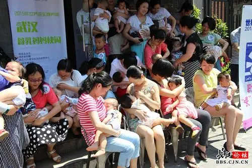 2015世界母乳喂养周在昙华林举行