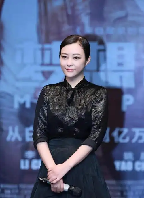 郝蕾:爱情和婚姻都有泪,带两个儿子艰难生活,离婚后和父亲和解