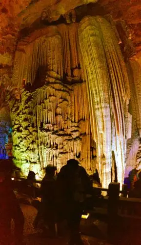 游览广西桂林荔浦5a级景区银子岩溶洞