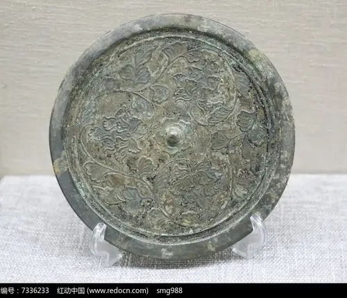 唐代缠枝花卉纹铜镜