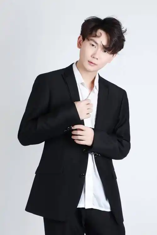 模特赜雅为你带来不一样的男性风尚._服装_造型_广告