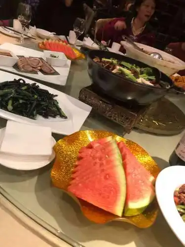 口福汇酒店-"公司聚餐吃的,有包厢,价格合适,味道中规.