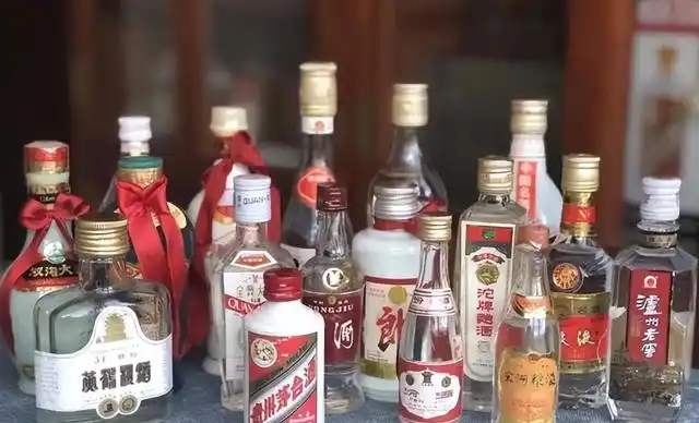 60-90年代出生的人进来看:曾与好友喝的那瓶酒,泪目了