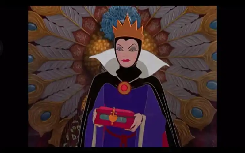 【白雪公主与七个小矮人】英文-恶毒皇后欲"摘心"