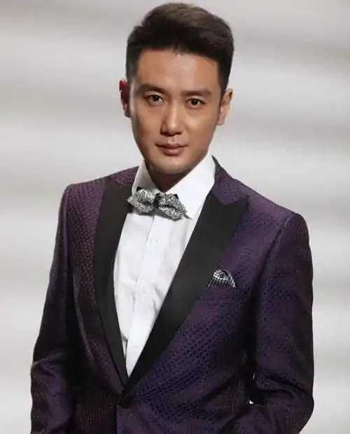 回顾巩峥曾是央视主持人转型当演员20年不温不火他现在后悔吗