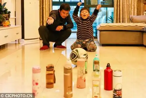 浙江长兴:亲子游戏促锻炼 居家运动度疫情