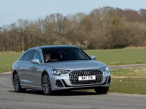 奥迪_奥迪a8新能源 2023款 a8l 60 tfsi e quattro 英国版图片_汽车之