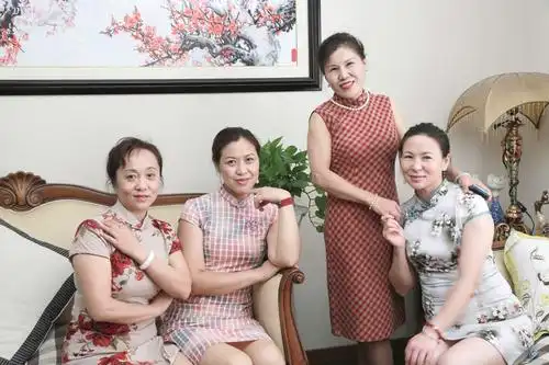 其它 旗袍闺蜜情 感恩爱好摄影的叔叔为我们四姐妹拍下的一组旗袍秀美