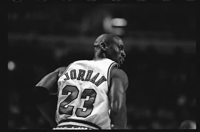 再次拯救nba的神丨乔丹高清黑白壁纸赏析